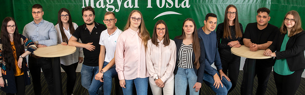 A képen a Postart program résztvevőit láthatjuk