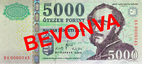 A képen egy 5000 forintos látható bevonva felirattal